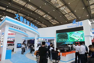 咸阳丝博会上的“黑科技”盛宴 86寸显示器、5K电竞游戏机与数字技术服务的惊艳亮相